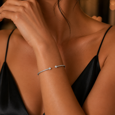 Bracciale rigido 2 cuori Recarlo indossato